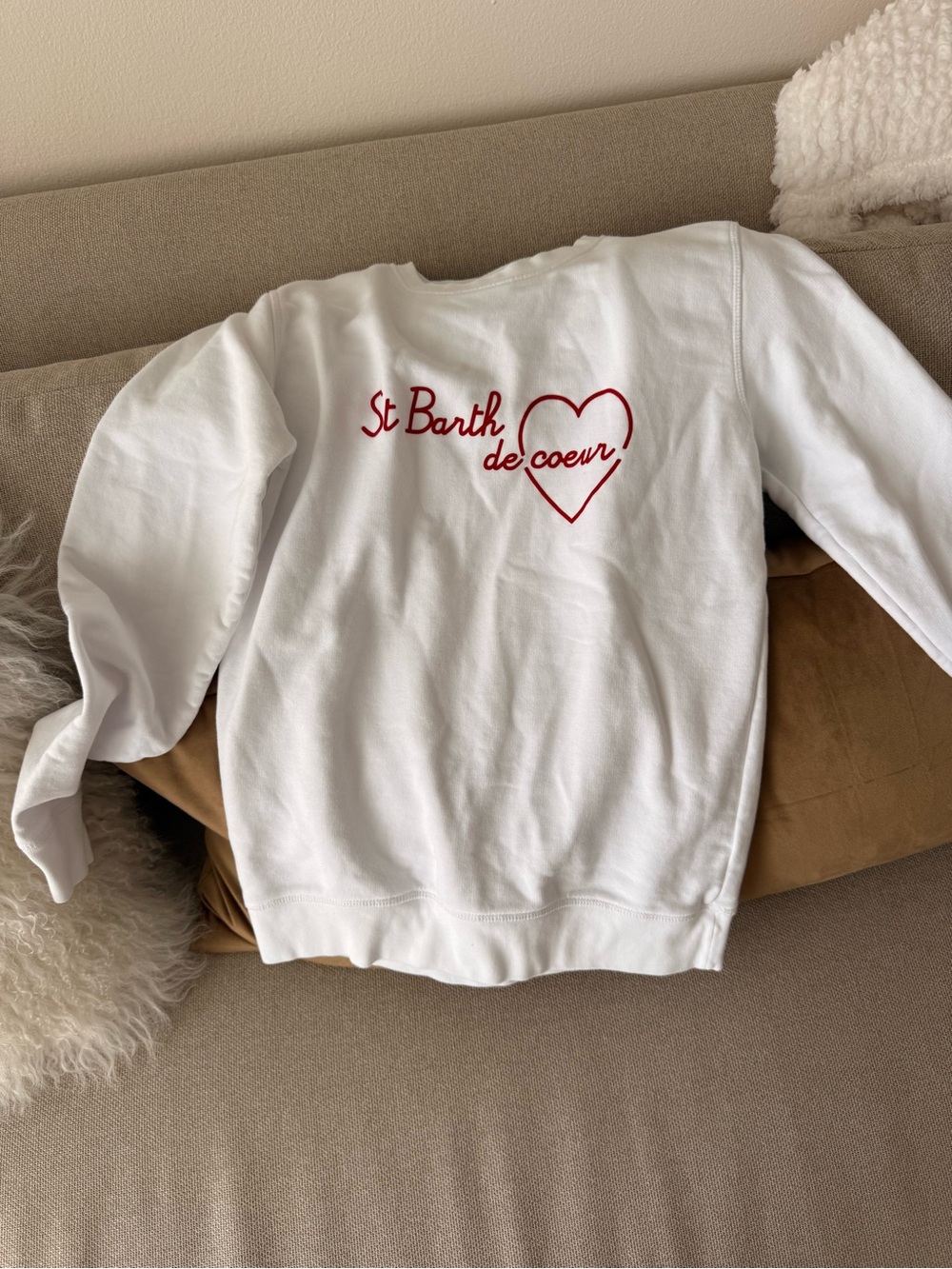 White Sweatshirt with Red "St Barth de coeur" Heart Graphic